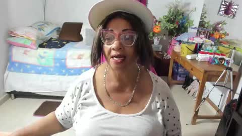 Snapshot of mrs_mommy chatting on 10-03-25, 07:55 mrs_mommy online show from 10-03-25, 07:55
