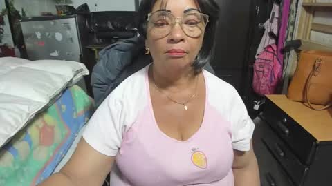 Snapshot of mrs_mommy chatting on 10-24-25, 11:01 mrs_mommy online show from 10-24-25, 11:01