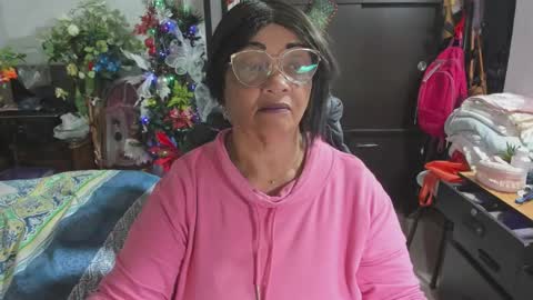 Snapshot of mrs_mommy chatting on 12-17-25, 11:33 mrs_mommy online show from 12-17-25, 11:33