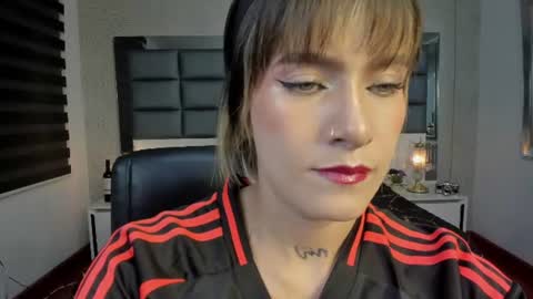 Snapshot of mrs_regina_clk chatting on 06-18-26, 03:51 Regina online show from 06-18-26, 03:51