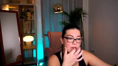 Tamara online show from 11-28-25, 06:54