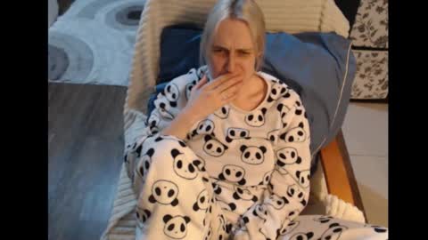 Snapshot of mrsluck chatting on 11-17-25, 05:41 Sasha online show from 11-17-25, 05:41