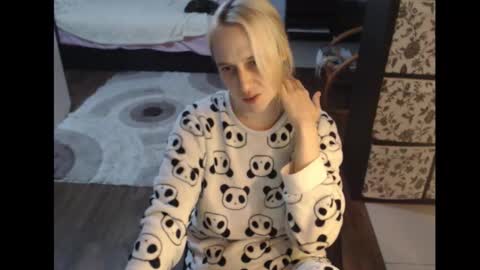 Snapshot of mrsluck chatting on 11-27-25, 05:04 Sasha online show from 11-27-25, 05:04