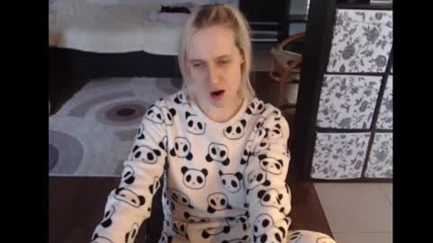 Snapshot of mrsluck chatting on 12-15-25, 09:13 Sasha online show from 12-15-25, 09:13