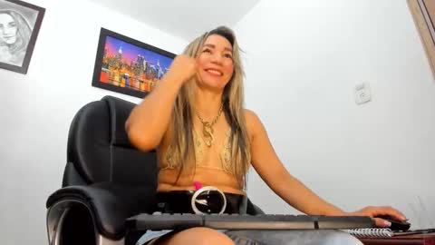 ms_lunarose online show from 01-11-26, 07:41