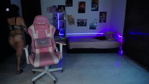 Snapshot of ms_ratuelita chatting on 12-15-24, 05:20 Manuela3 online show from 12-15-24, 05:20