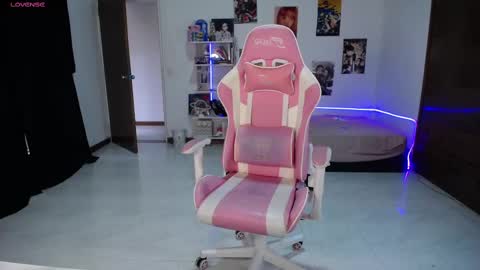 Snapshot of ms_ratuelita chatting on 02-26-25, 09:27 Manuela3 online show from 02-26-25, 09:27