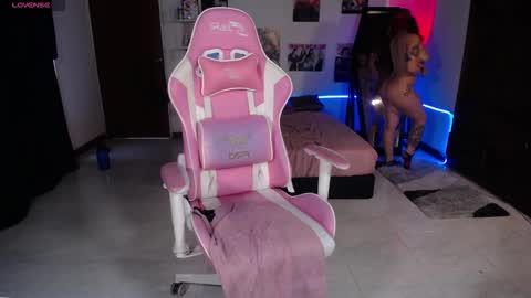 Snapshot of ms_ratuelita chatting on 10-27-25, 07:40 Manuela3 online show from 10-27-25, 07:40