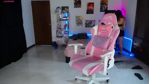 Snapshot of ms_ratuelita chatting on 11-18-25, 06:45 Manuela3 online show from 11-18-25, 06:45