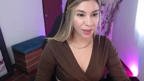 Snapshot of ms_sofiax chatting on 12-15-25, 04:11 Sofia online show from 12-15-25, 04:11