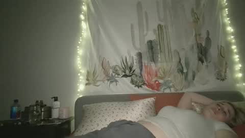 Snapshot of msclairewhatever chatting on 12-05-25, 08:01 msclairewhatever online show from 12-05-25, 08:01