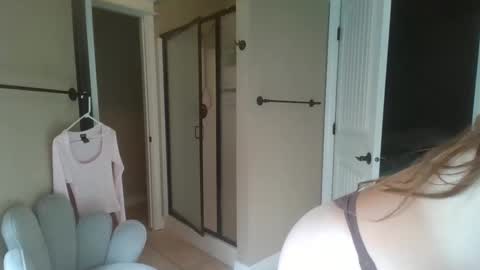 Snapshot of msfreckles92 chatting on 05-29-26, 03:54 msfreckles92 online show from 05-29-26, 03:54