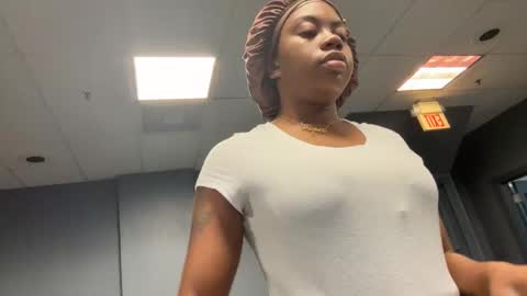 mskitty000 online show from 11-01-25, 10:12