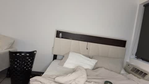 Snapshot of mskitty000 chatting on 12-19-25, 10:06 mskitty000 online show from 12-19-25, 10:06