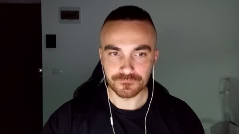 Snapshot of mu5clemania chatting on 12-18-24, 02:17 Victor online show from 12-18-24, 02:17
