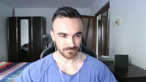 Snapshot of mu5clemania chatting on 09-19-25, 04:58 Victor online show from 09-19-25, 04:58
