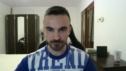 Snapshot of mu5clemania chatting on 10-02-25, 04:14 Victor online show from 10-02-25, 04:14