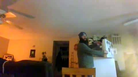 Snapshot of mudge chatting on 01-02-25, 12:34 Mudge online show from 01-02-25, 12:34