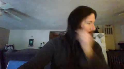 Snapshot of mudge chatting on 01-31-25, 02:49 Mudge online show from 01-31-25, 02:49
