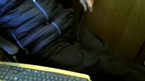 Snapshot of muller520 chatting on 12-18-25, 07:58 muller520 online show from 12-18-25, 07:58