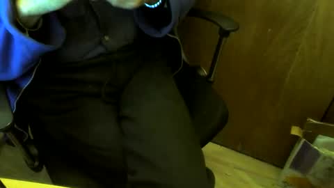 Snapshot of muller520 chatting on 12-19-25, 08:16 muller520 online show from 12-19-25, 08:16