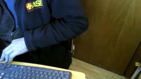 Snapshot of muller520 chatting on 02-06-26, 01:14 muller520 online show from 02-06-26, 01:14