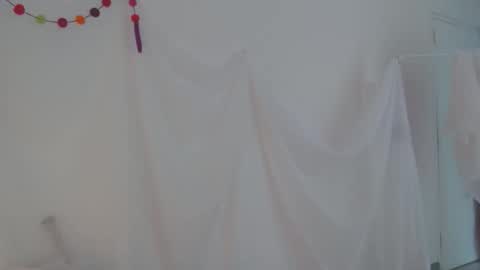 Snapshot of munchi_ chatting on 11-24-25, 04:18 online show from 11-24-25, 04:18