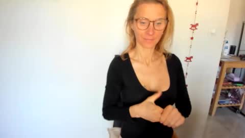 LOVELY JULIA  Peter DAY online show from 03-24-26, 08:41