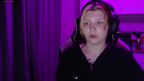 Snapshot of mura_muur chatting on 05-22-26, 02:55 Milana online show from 05-22-26, 02:55