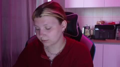 Snapshot of mura_muur chatting on 06-07-26, 02:10 Milana online show from 06-07-26, 02:10
