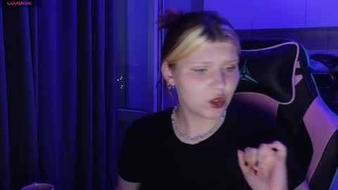 Snapshot of mura_muur chatting on 06-08-26, 03:56 Milana online show from 06-08-26, 03:56