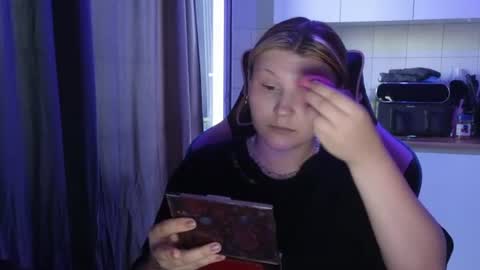 Snapshot of mura_muur chatting on 06-10-26, 02:05 Milana online show from 06-10-26, 02:05