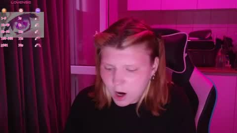 Snapshot of mura_muur chatting on 06-16-26, 03:36 Milana online show from 06-16-26, 03:36
