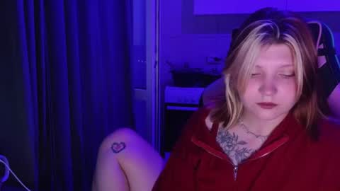 Snapshot of mura_muur chatting on 06-22-26, 03:53 Milana online show from 06-22-26, 03:53