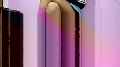 Snapshot of murielbrown chatting on 01-25-25, 01:43 Muriel online show from 01-25-25, 01:43