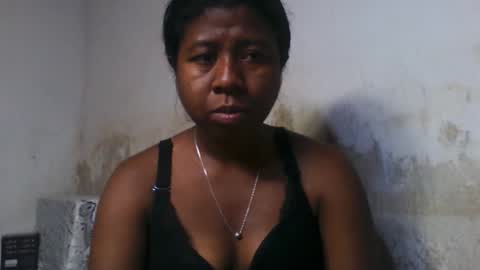 Snapshot of murielleee chatting on 05-20-26, 10:54 murielleee online show from 05-20-26, 10:54