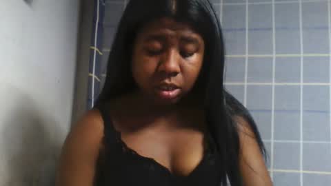 Snapshot of murielleee chatting on 06-20-26, 07:44 murielleee online show from 06-20-26, 07:44