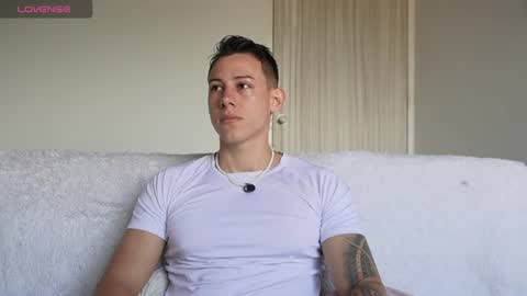 Snapshot of muscle_king_cum chatting on 06-30-26, 01:34 muscle_king_cum online show from 06-30-26, 01:34