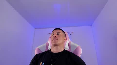 Muscle Man online show from 12-22-25, 05:54