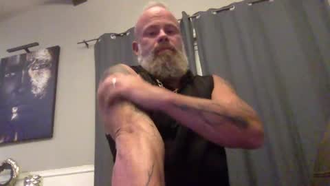 Snapshot of muscledick40 chatting on 09-17-25, 03:52 muscledick40 online show from 09-17-25, 03:52
