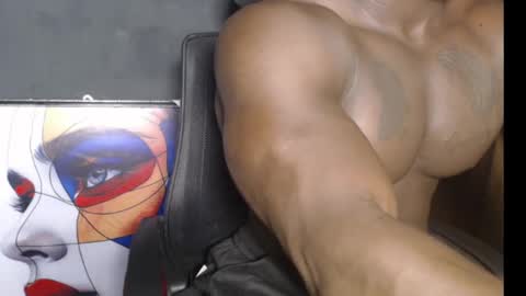 musclegod23 online show from 01-04-25, 11:17