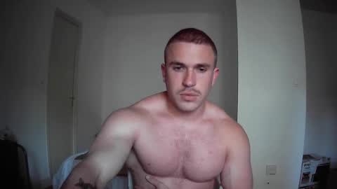 Snapshot of muscleshow00 chatting on 02-25-25, 04:31 muscleshow00 online show from 02-25-25, 04:31