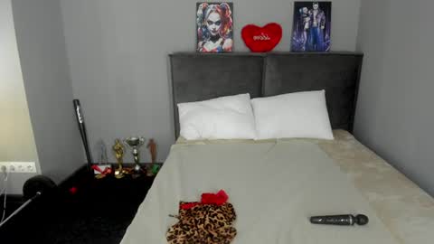 Snapshot of musclevxvbarbie chatting on 08-08-26, 02:36 Eva online show from 08-08-26, 02:36