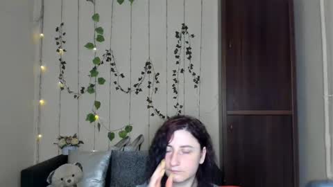 Jeneva online show from 04-15-26, 06:37