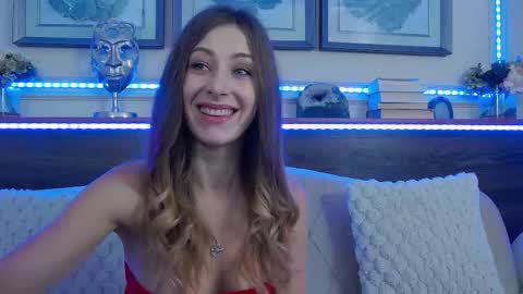 Luna  online show from 10-06-25, 07:44