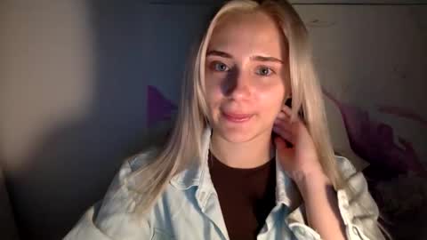 Snapshot of musescorner chatting on 10-15-25, 04:40 musescorner online show from 10-15-25, 04:40