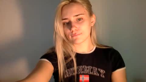 Snapshot of musescorner chatting on 11-16-25, 04:45 musescorner online show from 11-16-25, 04:45