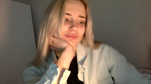 Snapshot of musescorner chatting on 12-19-25, 03:30 musescorner online show from 12-19-25, 03:30