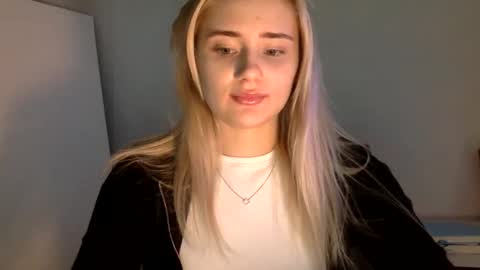 Snapshot of musescorner chatting on 12-20-25, 03:41 musescorner online show from 12-20-25, 03:41