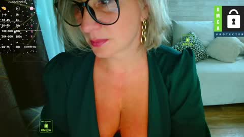 Snapshot of music_fairy chatting on 06-09-26, 06:03 Lana online show from 06-09-26, 06:03